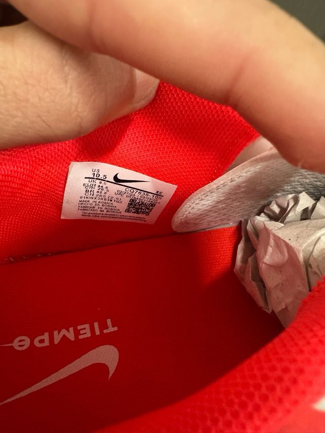 Botas de fútbol Nike Tiempo Blancas y Rojas