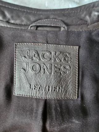 Chaqueta de piel marrón