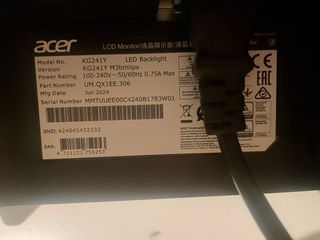 Pantalla Acer Negra y Roja