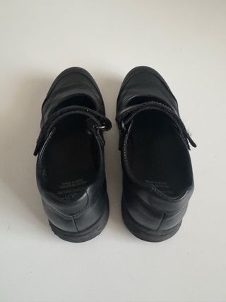 PABLOSKY Talla 35 Casi Nuevos. COLEGIALES