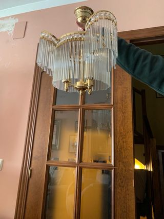 Lámpara de techo dorada con cristales