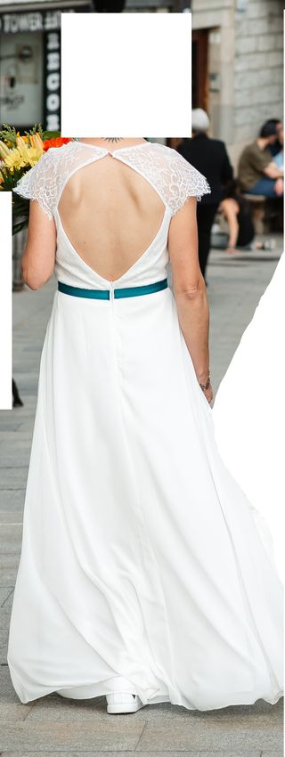 Traje de Novia Blanco con Cinturón Turquesa