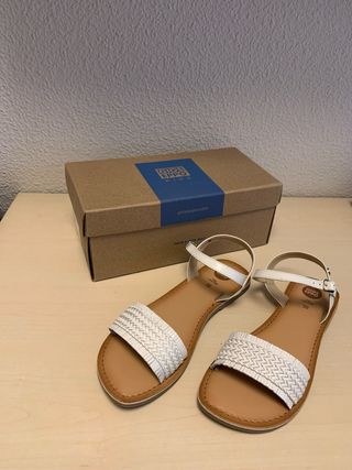 Sandalias blancas de piel talla 39 Gioseppo nuevas