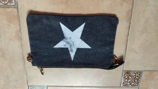 Bolsos de mano con estrellas y serpiente