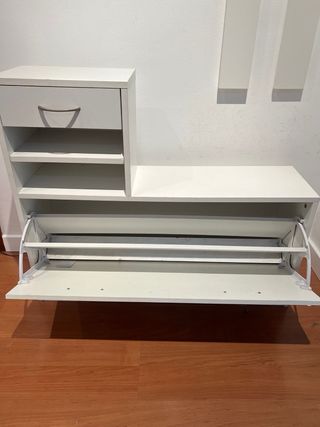 Mueble recibidor blanco con zapatero