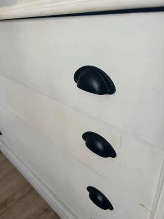 Cómoda con espejo y mesillas