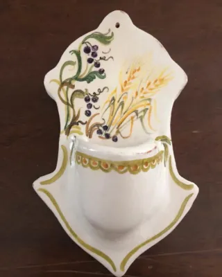 Acquasantiera in ceramica dipinta