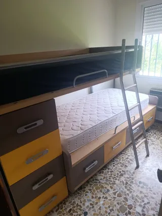 Cama tren con cajones y escalera