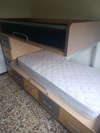 Cama tren con cajones y escalera
