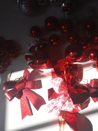 Decoración Navidad Bolas y Lazos Rojos/Plateados