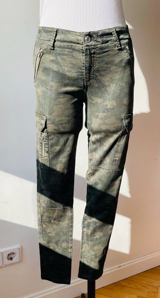 Pantalón cargo camuflaje mujer