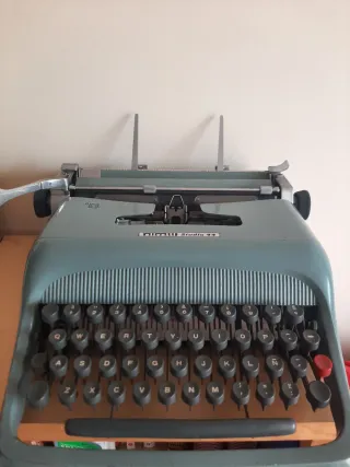 Máquina de escribir Olivetti Studio 44