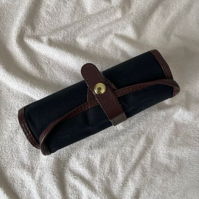 Estuche de dibujo con lápices y accesorios