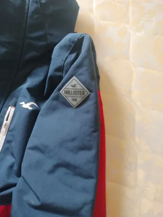 Chaqueta Hollister Azul y Roja