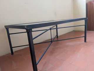 Mesa de centro industrial hierro forjado y cristal