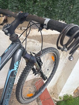Bicicleta Montaña Negra y Azul
