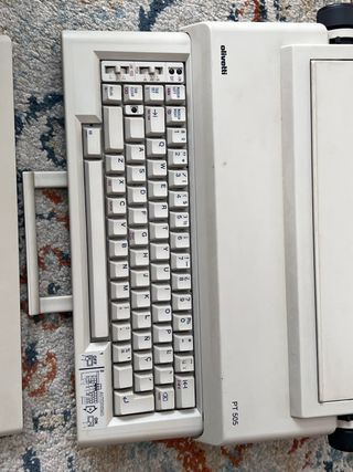 Máquina de escribir Olivetti PT 505