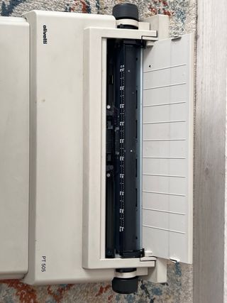 Máquina de escribir Olivetti PT 505