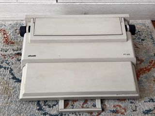 Máquina de escribir Olivetti PT 505