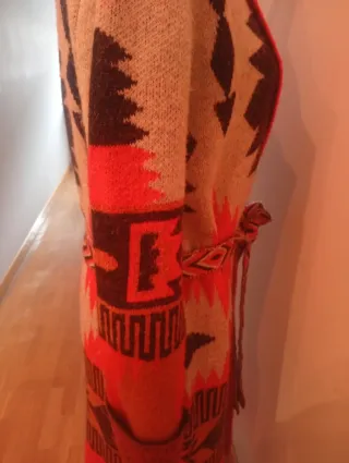 Chaqueta de punto larga con cinturón