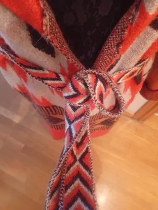 Chaqueta de punto larga con cinturón