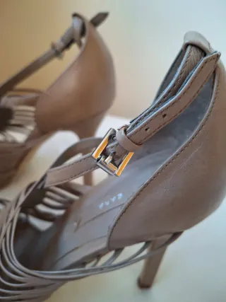 Sandalias Tacón ZARA / CHARLES & KEITH (2 Pares)