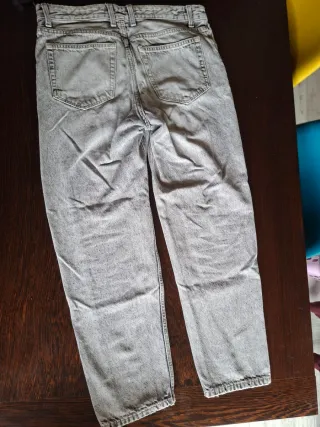 Vaqueros Bershka grises corte estándar