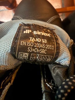 Zapatos de seguridad negros y azules