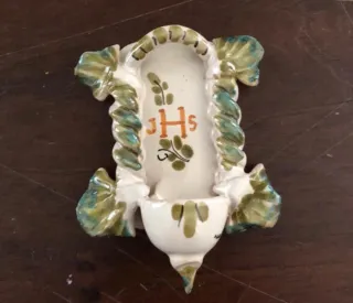 Acquasantiera in ceramica decorata