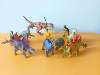 Colección de dinosaurios de juguete