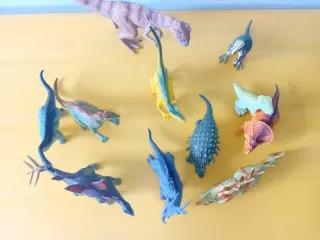 Colección de dinosaurios de juguete
