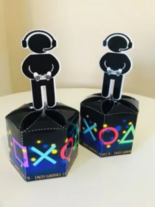 Hago manualidades o decoraciónes para cumpleaños.