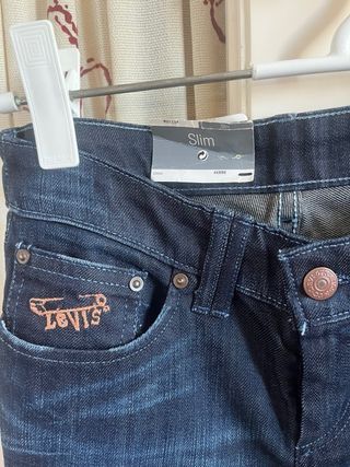 Vaqueros Levi's Slim Azules (cremallera rota)
