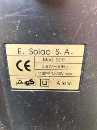 Aspiradora Solac 1300W con accesorios