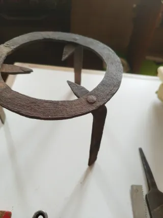 Trébede antigua de hierro