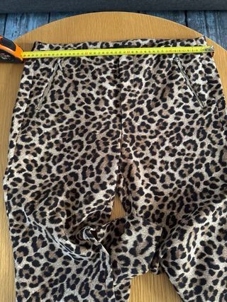 Conjunto Zara: Blusa Negra y Pantalón Estampado