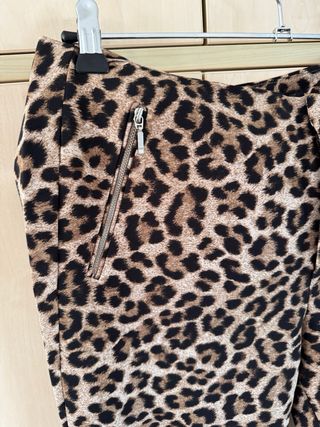 Conjunto Zara: Blusa Negra y Pantalón Estampado