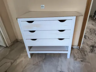 Cajonera de madera blanca