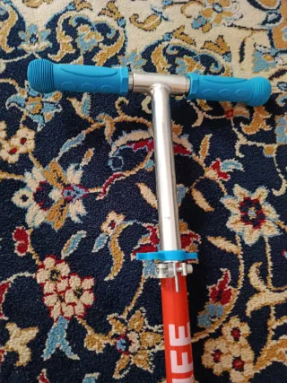 Patinete infantil azul y rojo Con luz