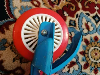 Patinete infantil azul y rojo Con luz