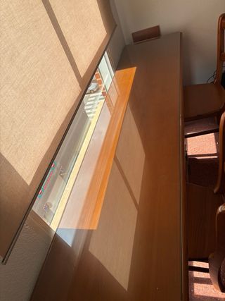 Escritorio madera con cajonera y cristal