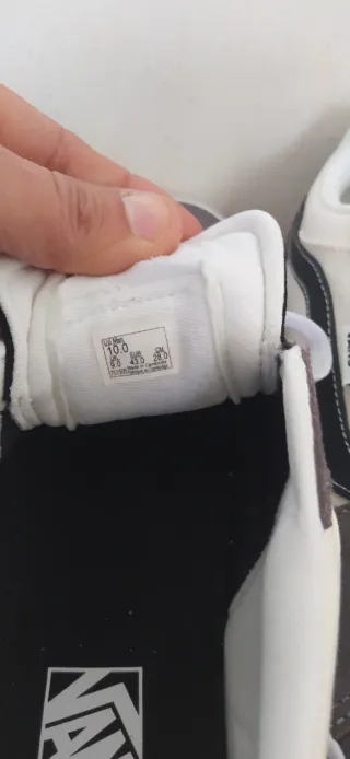 Zapatillas Vans grises y blancas