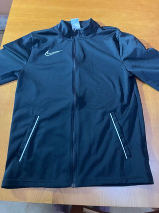 Chaqueta deportiva Nike niño negra