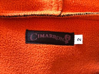 Cimarrón forro polar con capucha negro y naranja