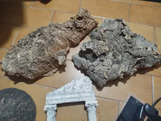 Adornos terrario corcho, piedra y plástico