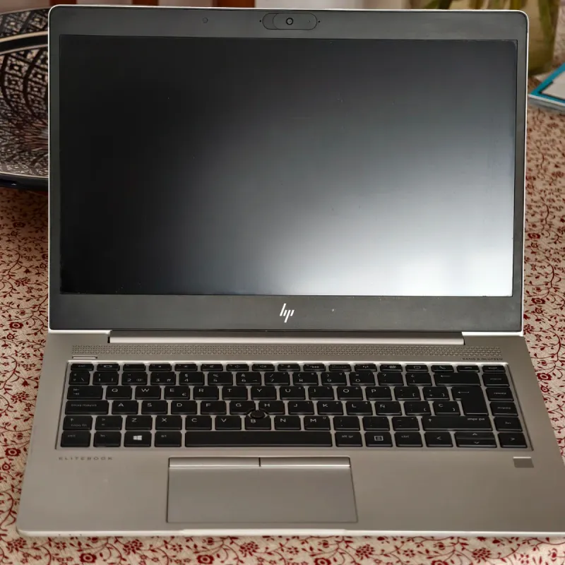 HP EliteBook 745 G6 solo usado en oficina.
