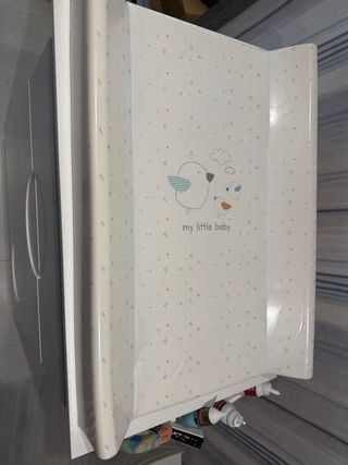 Cambiador infantil blanco con ruedas