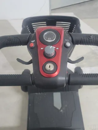 Scooter eléctrico casi nuevo