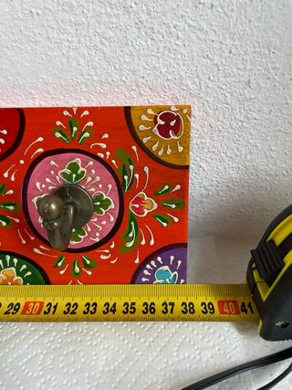 Appendiabiti in legno decorato