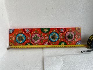 Appendiabiti in legno decorato